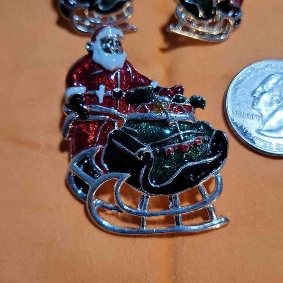 MJ signed painted enamel santa brooch/pendant and earrings - Picture 2 of 3